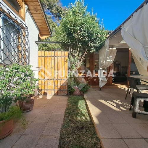 Casa En Venta De 5 Dorm. En La Cisterna