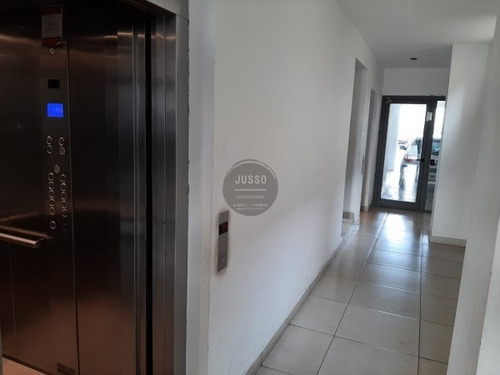 Imagen 6 de 7 de Venta Monoambiente 44 Metros Balcón A La Calle.