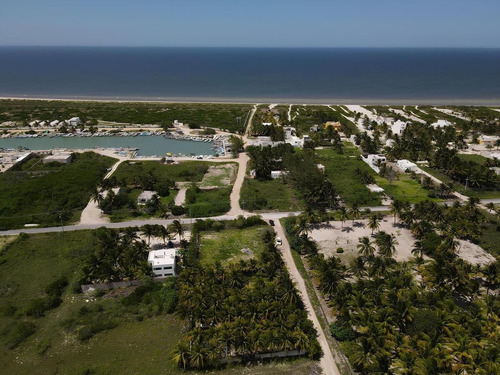 Terreno En Esquina A 200 Metros De La Orilla Del Mar En Venta En Telchac Puerto