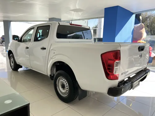 Nissan NP300 2.4 Doble Cabina Se Aa Pack Seg Mt