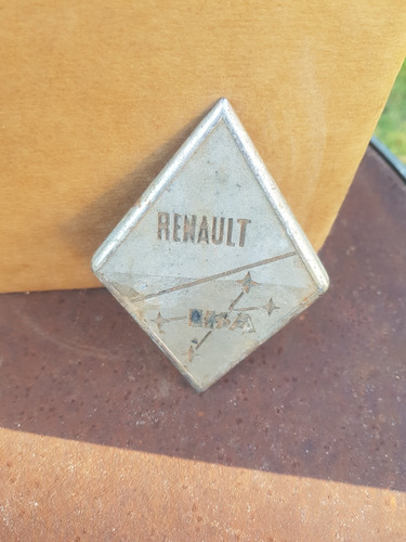 Antigua Insignia Renault 4