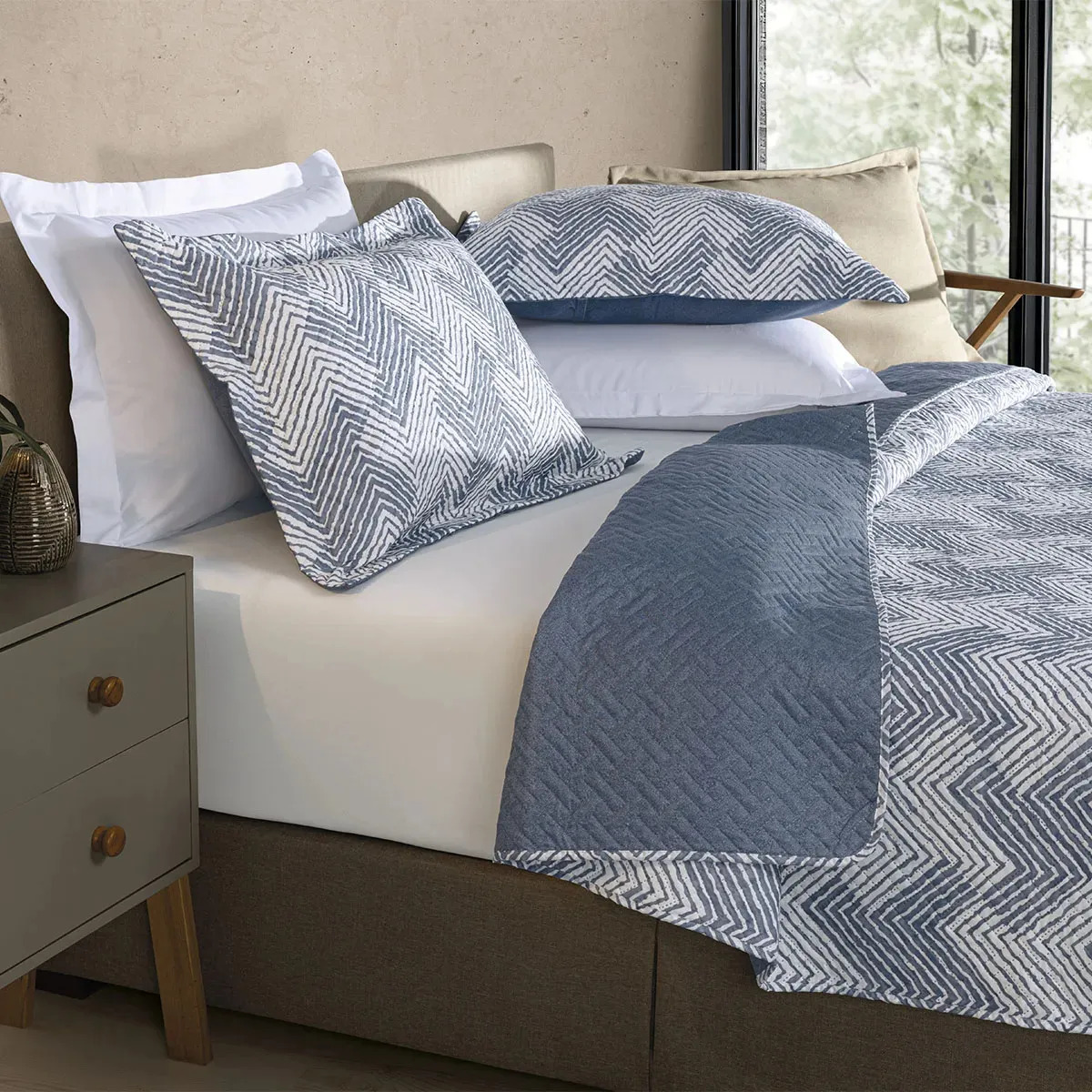 Kit Cobre Leito Colcha Queen 3 Peças Boutis Dupla Face Porta Travesseiro Aba Americana Chevron Azul