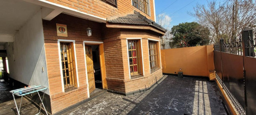 Imagen 2 de 28 de Casa En Venta Espectacular Chalet 4 Ambientes Con Pileta