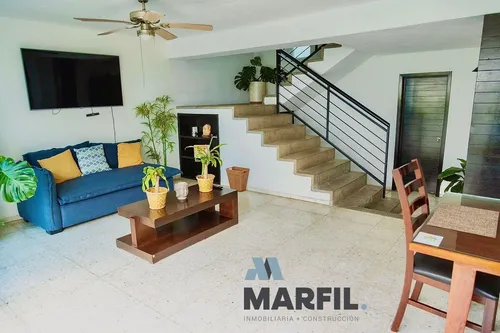 Casa Residencial Céntrica Con Alberca En Venta En Lomas Vista Hermosa Colima
