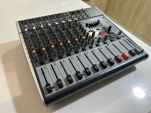 Behringer Xenyx X1222usb Mezclador De 8 Canales (Usado)