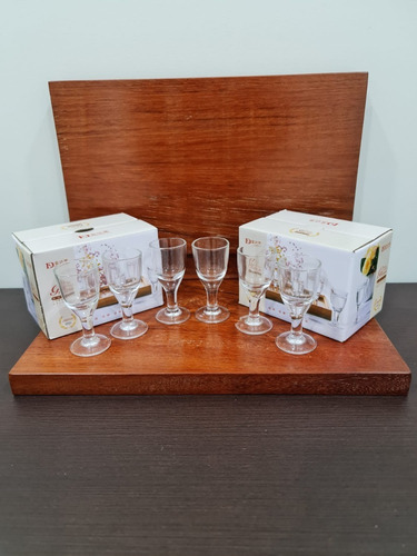 Imagem 2 de 3 de Jogo De 6 Mini Calices Para Licor De Vidro 15 Ml