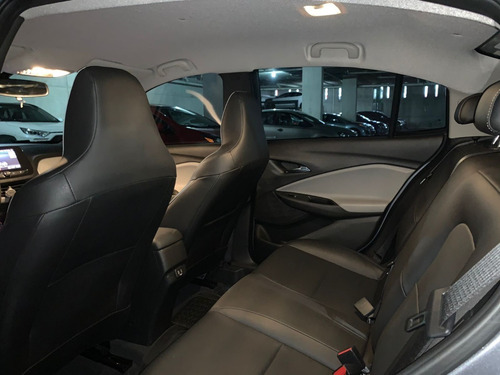 Imagen 8 de 15 de Chevrolet Onix 2021 1.2t Premier L At