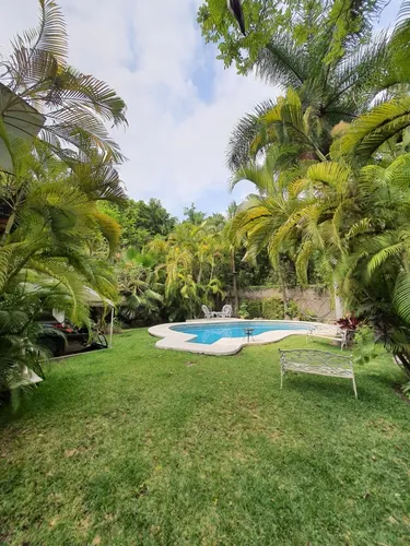 En Privada Con Entorno Arbolado Casa Estilo Colonial