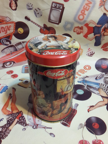 Coca Cola Lata Antigua Redonda Mujer C/sombrilla 15 Cm Mod.1