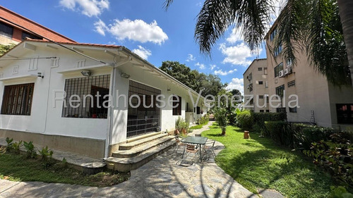 Casa En Venta En Los Palos Grandes Con Terreno Único Kg Negociable