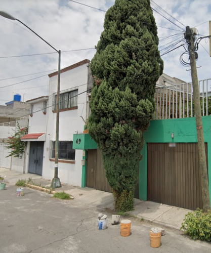 Excelente Casa En Zona De Alta Plusvalia Gran Oportunidad  De Invercion Rms