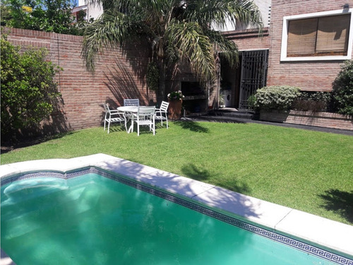 Venta Casa De 2 Dormitorios - Con Hermoso Patio Parquizado - Pileta - Barrio San Salvador - Córdoba Cap.