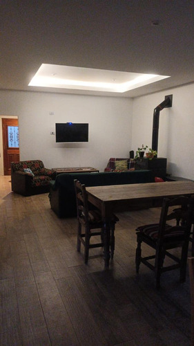 Casa En Venta - 3 Dormitorios 3 Baños - Cocheras - 2.125mts2 - Poblet, La Plata