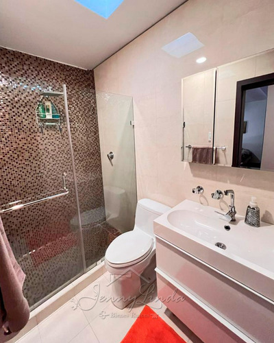 En Venta Hermosa Casa Con Piscina 410 M² Urb. San Jacinto Maracay Aragua