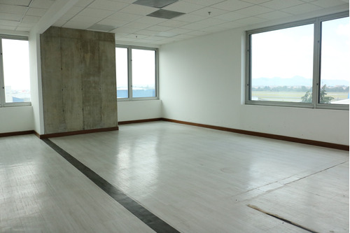 Arriendo Oficina, Zona Empresarial Y Comercial, Sobre Av. Calle 26