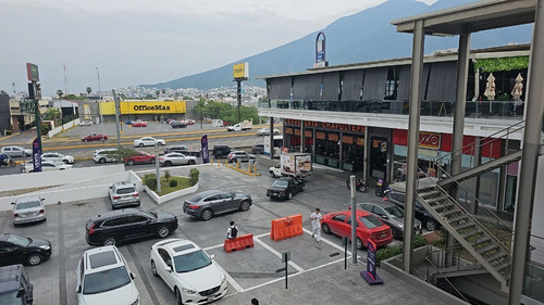 Local Comercial Acondicionado Para Escuela O Consultorios En Garza Sada