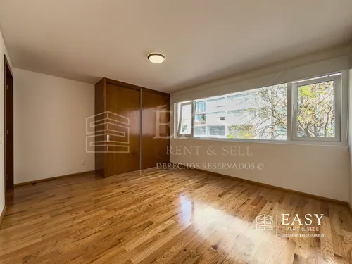 Casa De Lujo En Lomas Con Uso Mixto Y Jardín