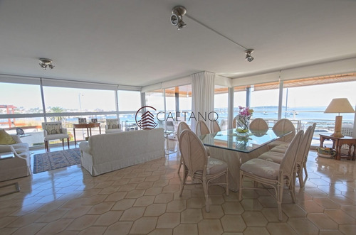 Apartamento Frente Al Puerto En Alquiler- Ref: 2563