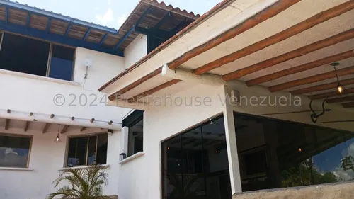 Bellisima Propiedad, Casa Estilo Colonial En Venta Ubicada En Oripoto 24-27451