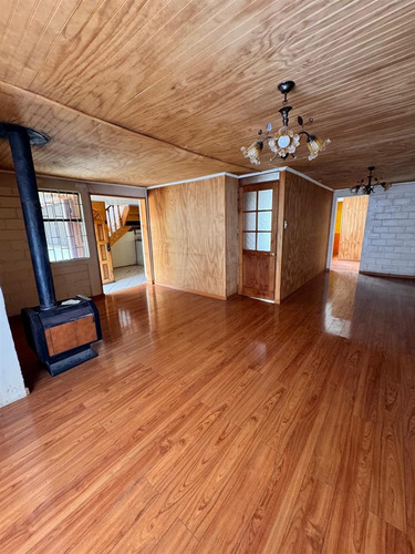 Casa En Los Fresnos, 3d, 2b Con Excelente Distribución