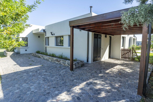 Casa En Venta, 3 Ambientes, En Barrio San Sebastián, Pilar, G.b.a Norte