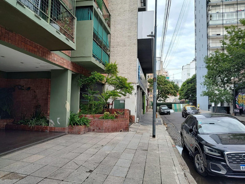 Departamento Con Balcón En Almagro Con Renta