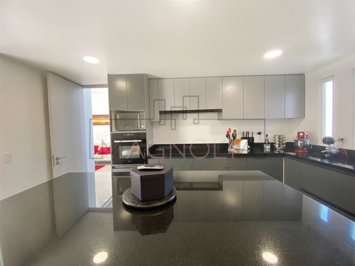 Casa En Arriendo De 5 Dorm. En Colina