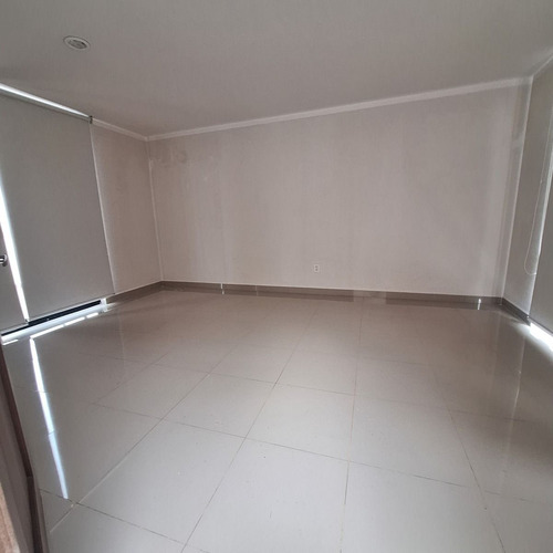 Hermosa Casa En El Refugio, 3 Recamaras, Roof, 4.5 Baños, Cuarto De Servicio