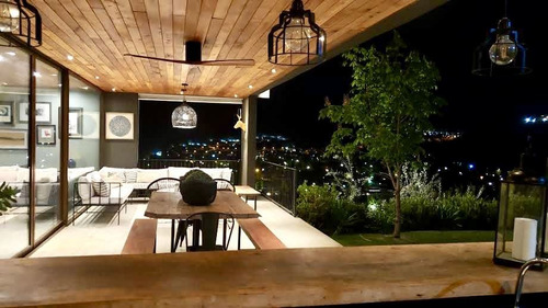 Casa En Condominio Moderna Venta De 5 Dorm. En Lo Barnechea