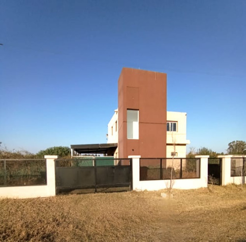 Vendo Hermosa Casa Dos Dormitorios Con Pileta En Colonia Tirolesa