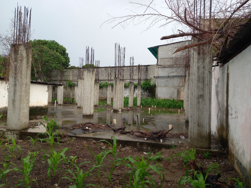 Imagen 2 de 14 de Amplio Terreno Con Bases Para Edificación De Varios Niveles. En San Juan De Los Morros. 23-590 Yinett