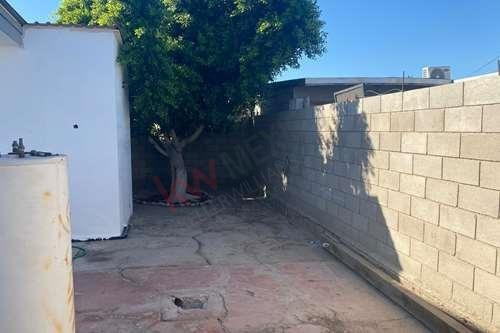 Imagen 11 de 25 de En Renta Acogedora Casa En Esquina Con Amplio Terreno En Col. Independencia