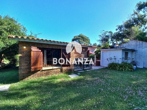 Imagen 21 de 24 de San Francisco, Piriápolis. Casa En Venta, Muy Buena Construcción Tradicional. Tres Cuadras De La Playa.