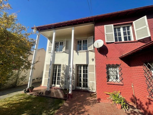 Casa En Venta De 4 Dorm. En Ñuñoa
