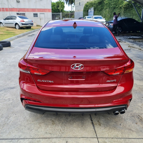 Imagen 5 de 11 de Hyundai Elantra Sport Turbo