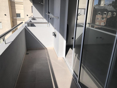 Imagen 8 de 9 de Departamento En Moron Monoambiente Con Cochera Y Baulera- A Estrenar