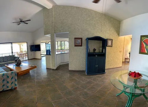 Casa En Venta En Teques Frente Al Lago