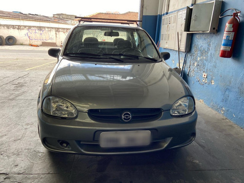 Imagem 9 de 11 de Chevrolet Corsa Classic 2005 1.0 Life 4p Gasolina