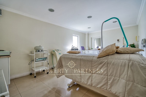 Arriendo, Centro De Salud Con Excelentes Instalaci...