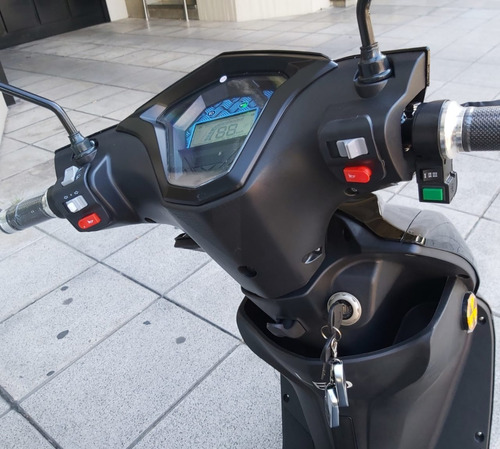 Imagen 11 de 19 de Moto Leo 2000w Gel Urbana Sunra Okm V
