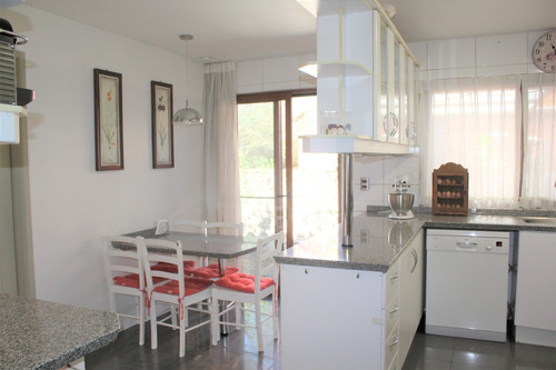 Preciosa Casa En Venta 5 Dorm Piedra Roja Chicureo Colina
