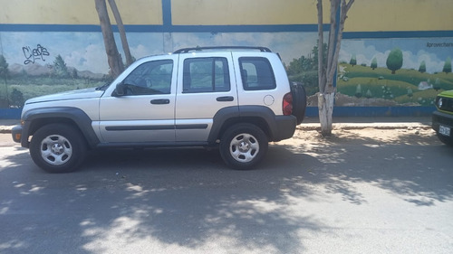 Imagen 2 de 11 de Camioneta Jeep Modelo Liberty Año De Fabricación 2006