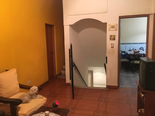Casa De Seis Ambientes Con Local Abajo