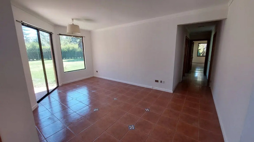 Linda Y Acogedora Casa En Parcela En Chicureo