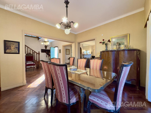 Casa Venta En Vicente López 7 Ambientes Jardín