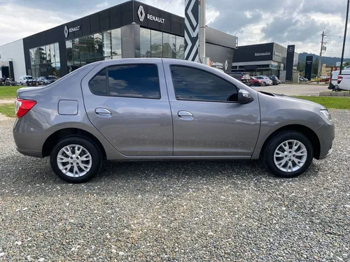Renault Logan LIFE + MT 1.6 4X2