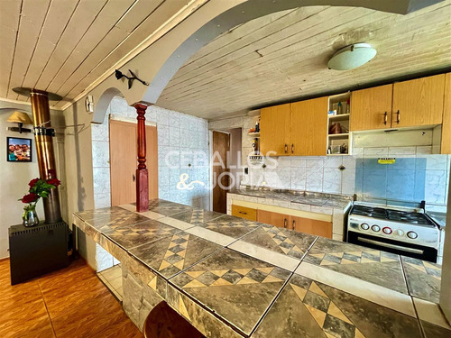 Casa En Venta De 7 Dorm. En Quilpué