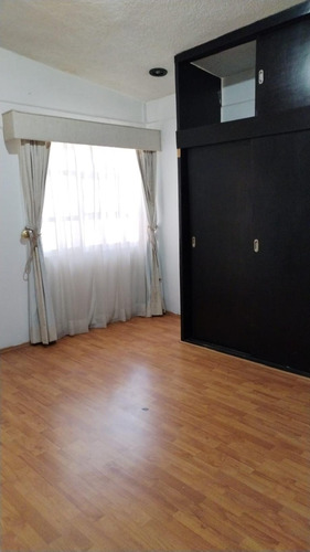 Casa En Venta En Colonia La Virgen, Metepec, Estado De México