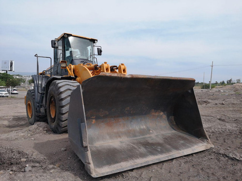 Imagen 2 de 14 de 23) Cargador Frontal / Trascavo Hyundai Hl780-9 2010 30 Ton