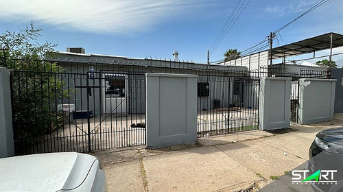 Se Vende Amplia Casa En Los Olmos, Macul.